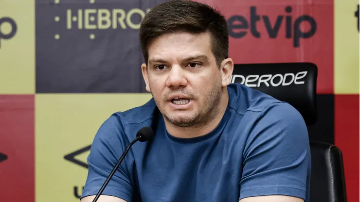 Guilherme Falcão se revoltou em entrevista coletiva - Foto: Paulo Paiva / Sport Recife.