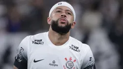 Memphis Depay em ação pelo Corinthians - Foto: Marcello Zambrana/AGIF
