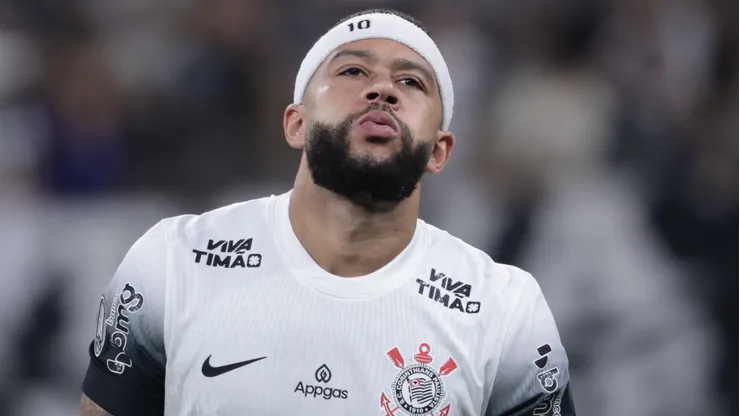 Memphis Depay em ação pelo Corinthians - Foto: Marcello Zambrana/AGIF