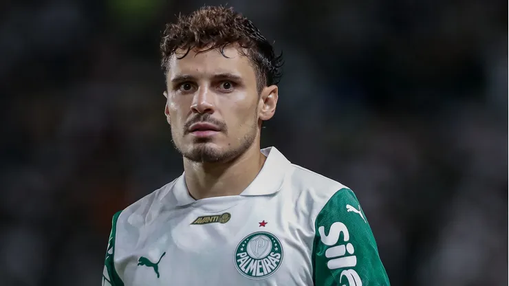 Raphael Veiga venceu o cara a cara pelo Palmeiras - Foto: Rafael Vieira/AGIF.
