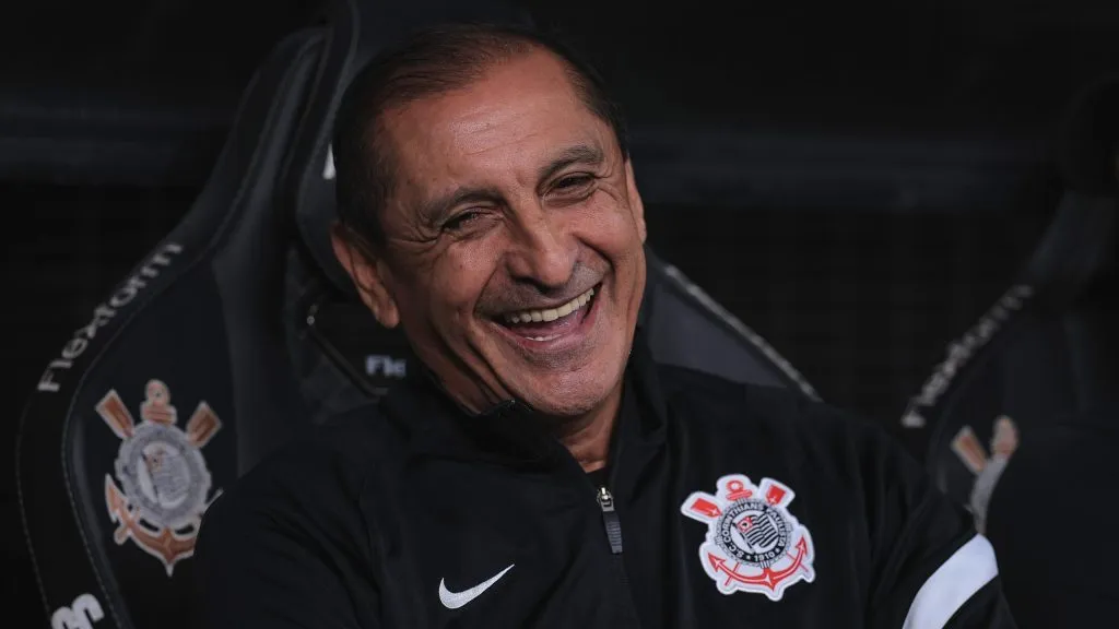 Ramón Díaz está livre no mercado após sair do Corinthians - Foto: Ettore Chiereguini/AGIF.