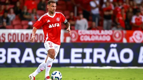 Alan Patrick em ação pelo Internacional contra o Cruzeiro - Foto: Maxi Franzoi/AGIF