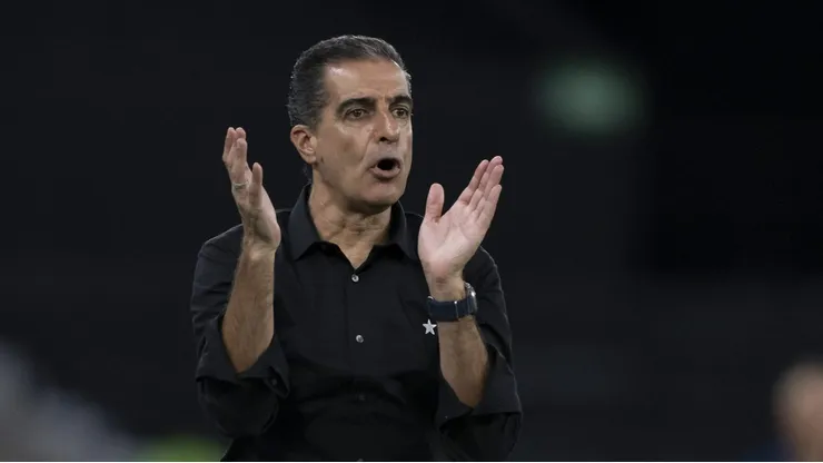Renato Paiva, técnico do Botafogo. Foto: Jorge Rodrigues/AGIF