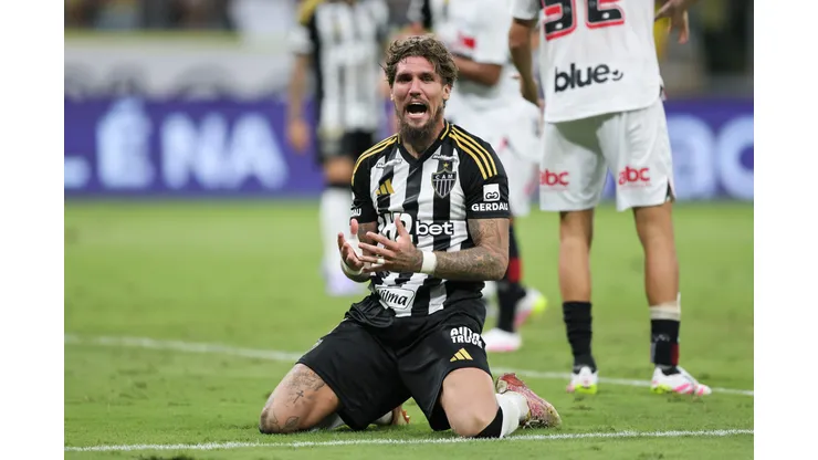 MG - BELO HORIZONTE - 06/04/2025 - BRASILEIRO A 2025, ATLETICO-MG X SAO PAULO - Lyanco jogador do Atletico-MG lamenta durante partida contra o Sao Paulo no estadio Mineirao pelo campeonato Brasileiro A 2025. Foto: Gilson Lobo/AGIF