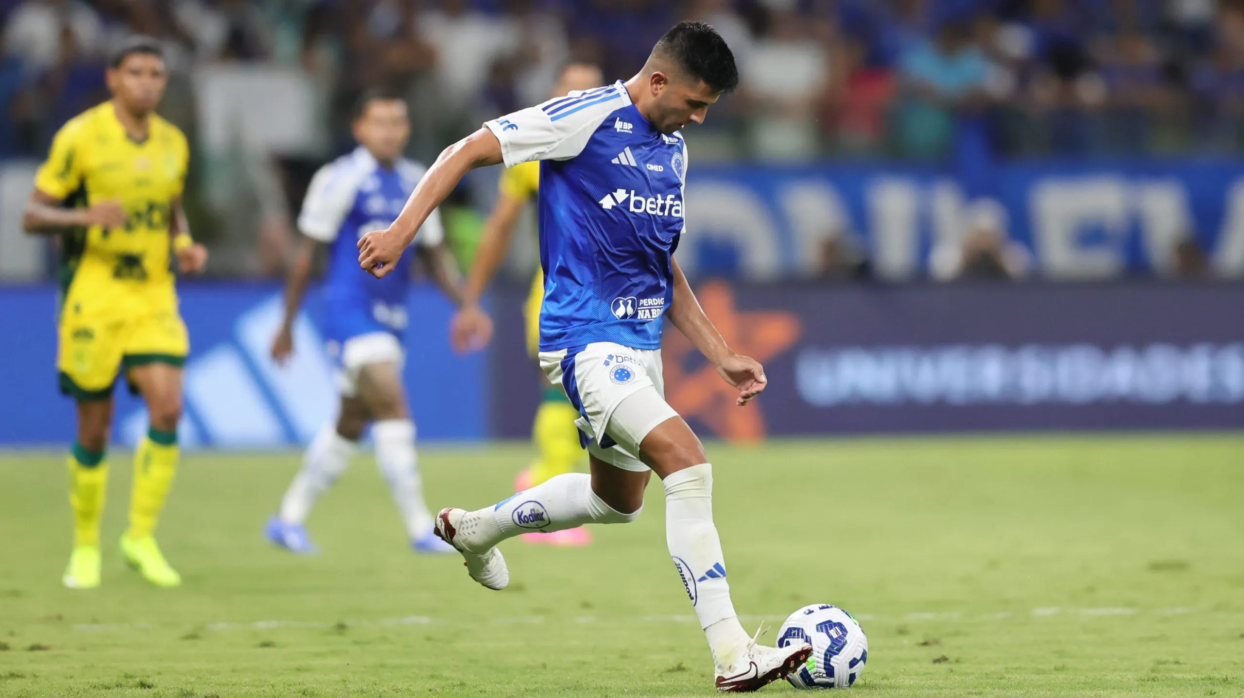 Gamara em ação pelo Cruzeiro. Foto: Gilson Lobo/AGIF