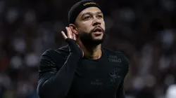 Memphis Depay reprovou atuação em derrota do Corinthians.