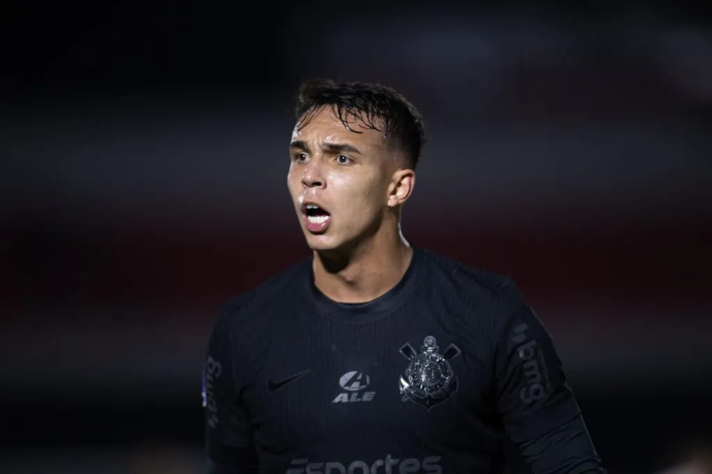 SP – RIBEIRAO PRETO – 13/08/2024 – COPA SUL-AMERICANA 2024, BRAGANTINO X CORINTHIANS – Giovane jogador do Corinthians comemora seu gol durante partida contra o Bragantino no estadio Santa Cruz pelo campeonato Copa Sul-Americana 2024. Foto: Fabio Moreira Pinto/AGIF