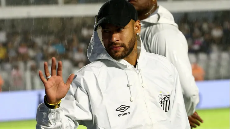 NEYMAR jogador do Santos jogador do Bahia durante partida no estádio Vila Belmiro pelo campeonato Brasileiro A 2025.