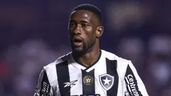 Bastos vai passar por cirurgia no Botafogo.