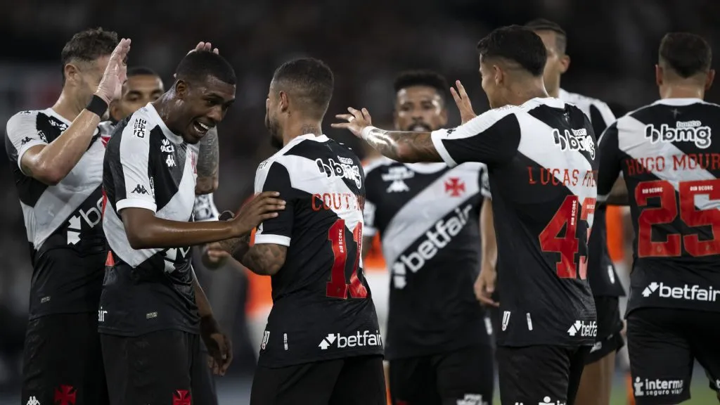 Elenco do Vasco - Foto: Jorge Rodrigues/AGIF.