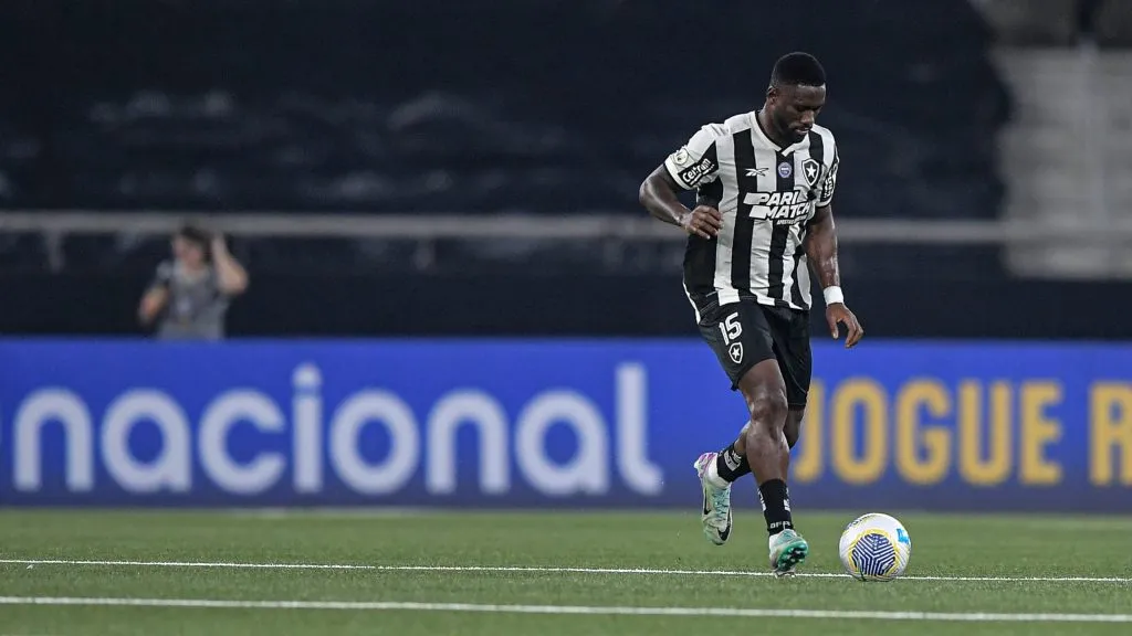 Bastos é ausência confirmada por um bom tempo - Foto: Thiago Ribeiro/AGIF.