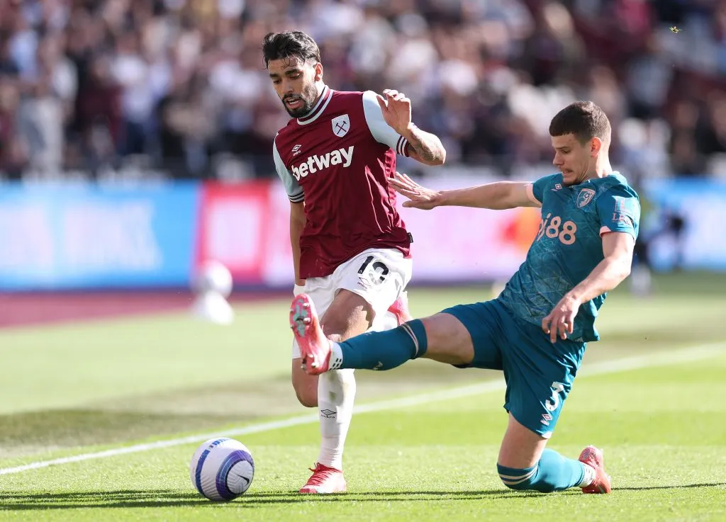 Meio-campista em ação pelo West Ham.  Photo by Warren Little/Getty Images