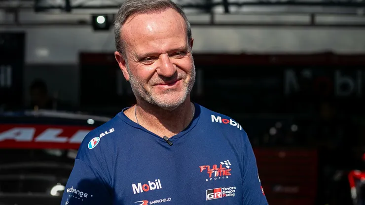 Rubens Barrichello deu conselhos sobre trabalho em equipe e crescimento profissional em evento em São Paulo (SP).