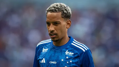 Jogador em partida pela Raposa, em 2025