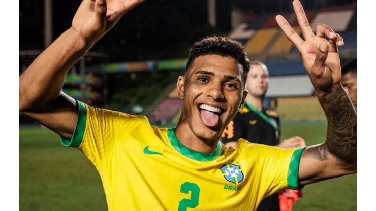 Vinicius Tobias, lateral-direito do Shakhtar Donetsk, pela Seleção Brasileira