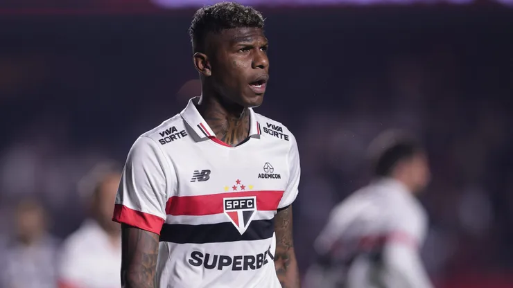 Arboleda, jogador do Sao Paulo se destaca na temporada 2025 e domina defesa da série A