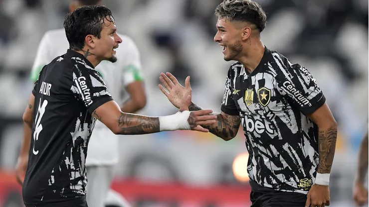 Nova camisa do Botafogo caiu no gosto da torcida e de ídolos do clube