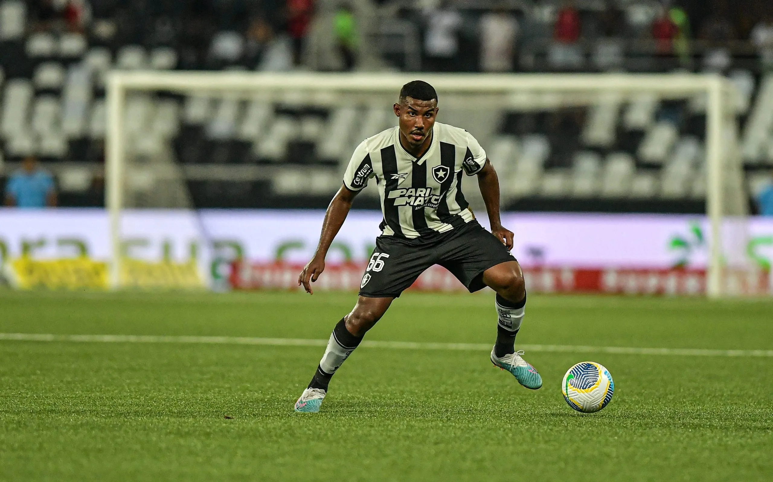 Cuiabano, jogador do Botafogo durante partida contra o Vitoria no estadio Engenhao pelo campeonato Copa Do Brasil 2024. Foto: Thiago Ribeiro/AGIF