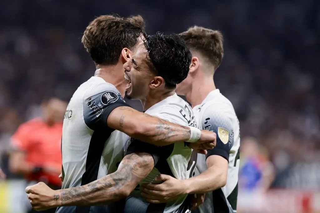 Matheus Bidu comemora gol. Foto: Marcello Zambrana/AGIF.