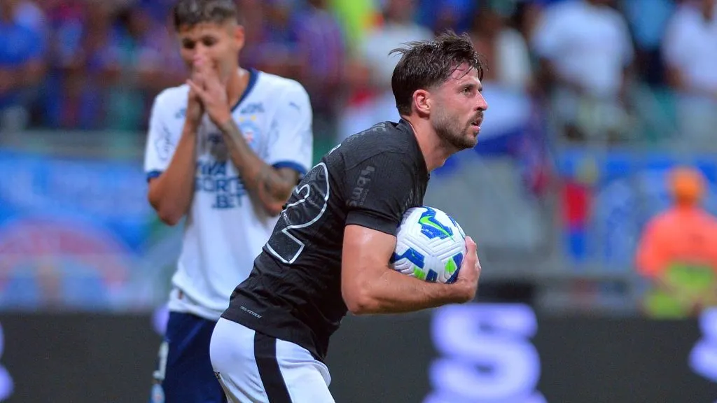 Héctor Hernández comemorando gol. Foto: Walmir Cirne/AGIF