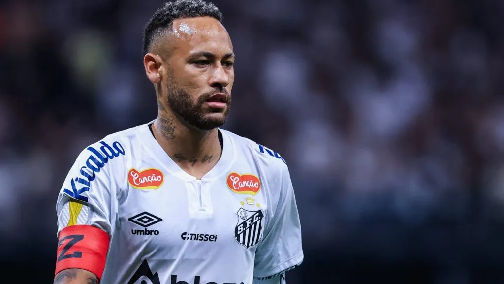 Neymar durante partida. Foto: Marcello Zambrana/AGIF