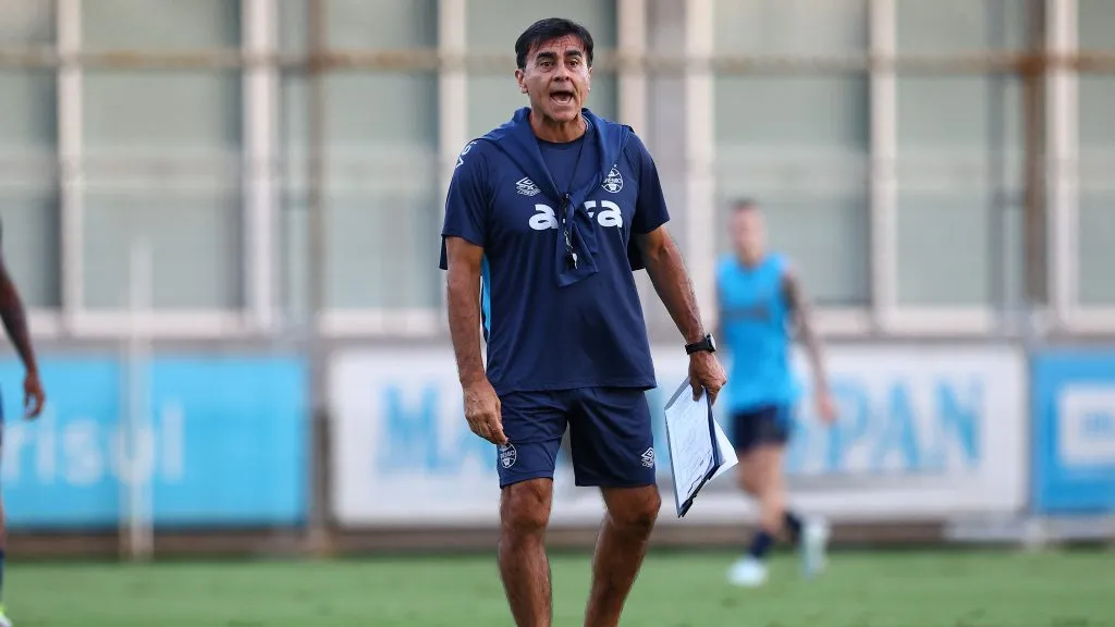 Quinteros em treino do Grêmio