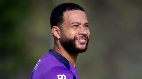 Memphis Depay durante treinamento no CT Joaquim Grava. Foto: Rodrigo Coca/Ag. Corinthians