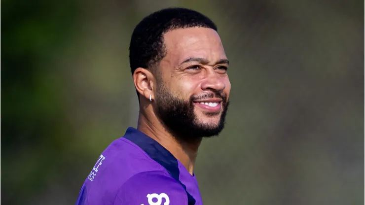 Memphis Depay durante treinamento no CT Joaquim Grava. Foto: Rodrigo Coca/Ag. Corinthians