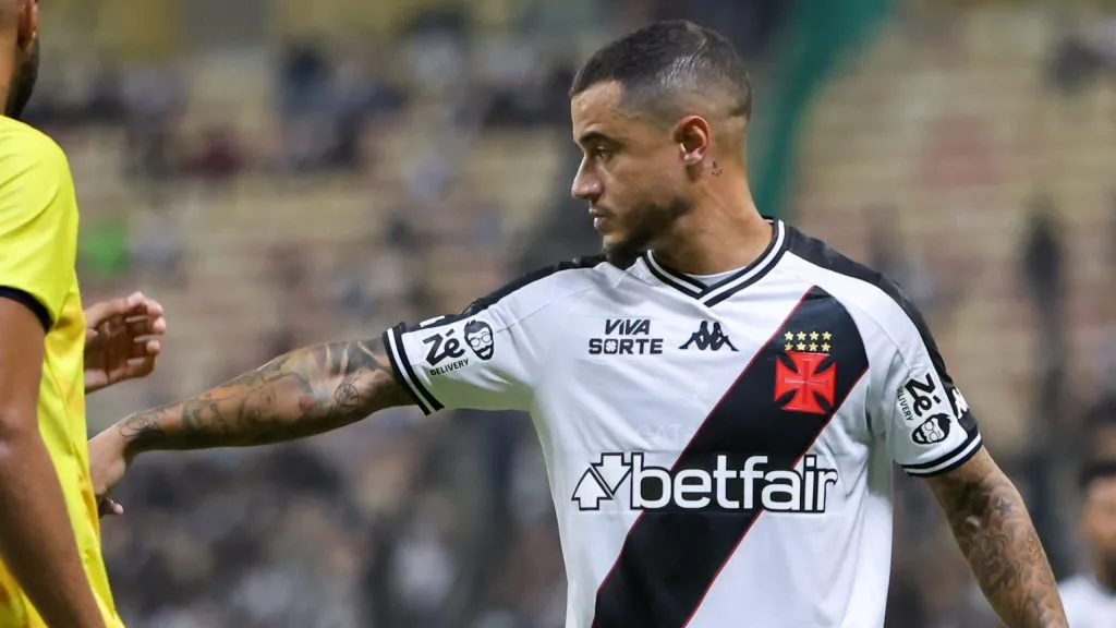 Philippe Coutinho durante partida. Foto: Antonio Pereira/AGIF