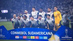 Jogadores do Corinthians posam para foto antes na partida contra Huracan no estádio Arena Corinthians pelo campeonato Copa Sul-americana 2025. Foto: Ettore Chiereguini/AGIF