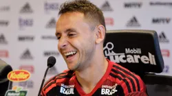 Rafinha em sua apresentação ao Flamengo, no CT Ninho do Urubu, em 2019.