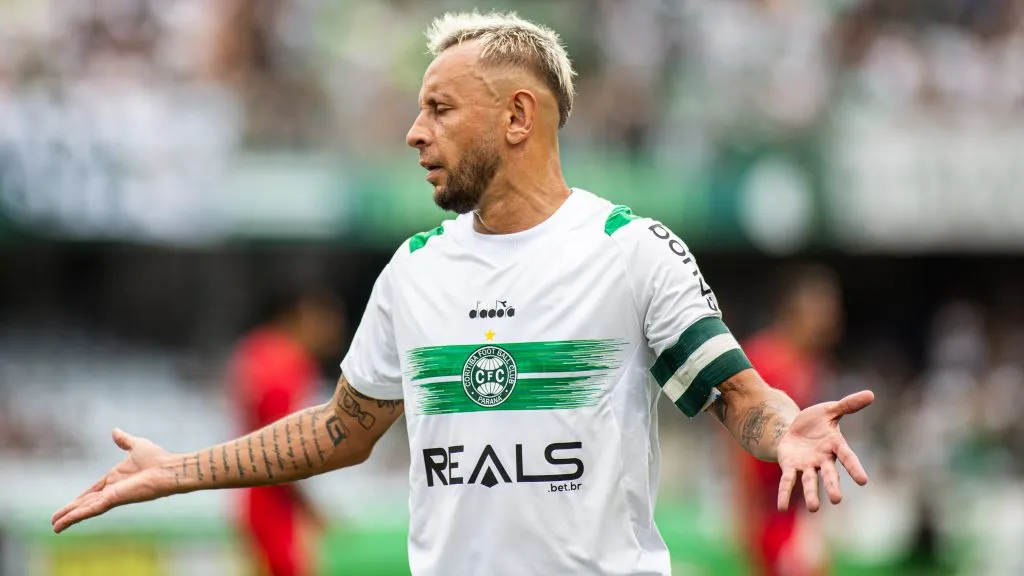 Rafinha durante partida. Foto: Luis Garcia/AGIF