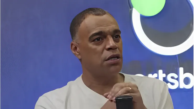 Denílson comanda o programa "Fechamento SporTV". Foto: Reprodução/YouTube.
