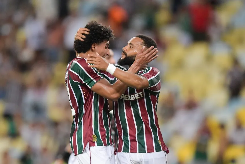 RJ – RIO DE JANEIRO – 02/02/2025 – CARIOCA 2025, FLUMINENSE X BOAVISTA – SAmuel Xavier jogador do Fluminense comemora seu gol com Fuentes jogador da sua equipe durante partida contra o Boavista no estadio Maracana pelo campeonato Carioca 2025. Foto: Thiago Ribeiro/AGIF