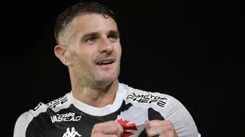 Vegetti, titular do Vasco