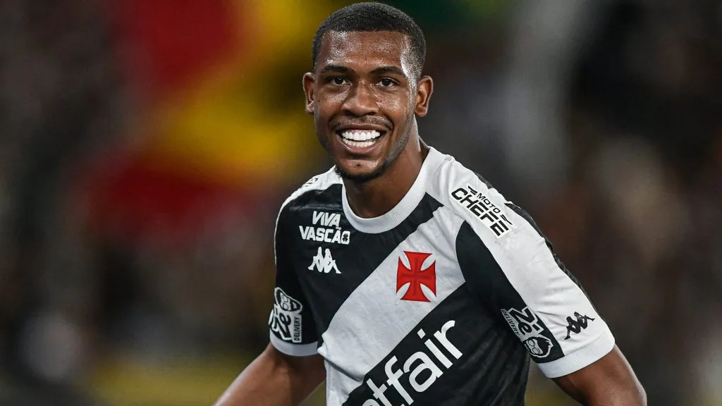 Rayan em ação pelo Vasco na Copa do Brasil – Foto: Thiago Ribeiro/AGIF