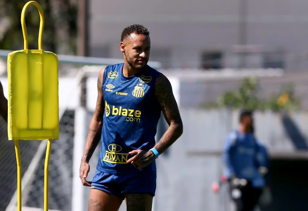 SP – SANTOS – 08/04/2025 – SANTOS, TREINO – Treino do Santos FC no CT Rei Pele nesta terca feira pela manha, na foto o atacante Neymar. Foto: Mauricio De Souza/AGIF