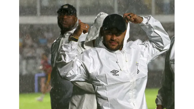 NEYMAR jogador do Santos jogador do Bahia durante partida no estádio Vila Belmiro pelo campeonato Brasileiro A 2025. Foto: Mauricio De Souza/AGIF