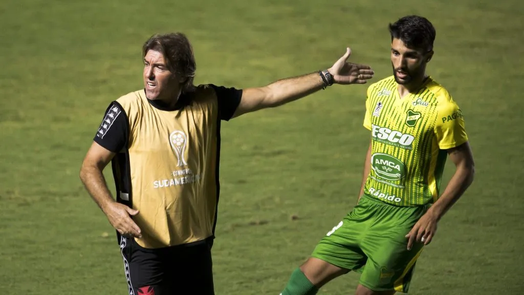 Ricardo Sá Pinto, técnico do Vasco, durante partida contra o Defensa y Justicia, pela Copa Sul-Americana de 2020. Foto: Jorge Rodrigues/AGIF.