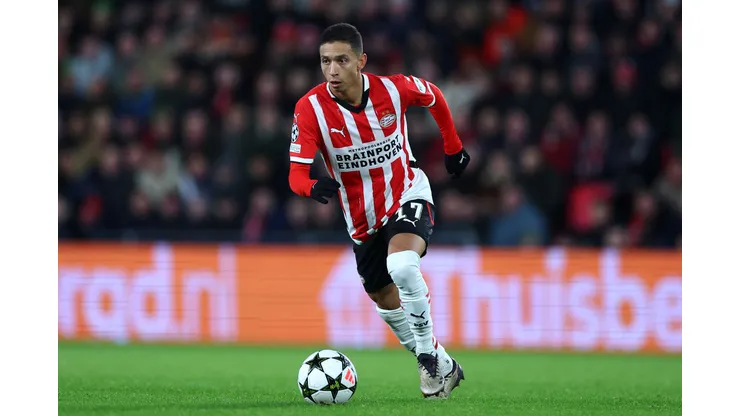 EINDHOVEN, NETHERLANDS - NOVEMBER 27: Mauro Junior of PSV in action during the UEFA Champions League 2024/25 League Phase MD5 match between PSV Eindhoven and FC Shakhtar Donetsk at PSV Stadion on November 27, 2024 in Eindhoven, Netherlands. (Photo by Dean Mouhtaropoulos/Getty Images)