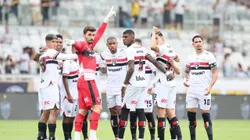 Jogadores do São Paulo durante entrada em campo para partida contra o Atlético-MG no estádio Mineirão pelo campeonato Brasileiro A 2025. Foto: Gilson Lobo/AGIF