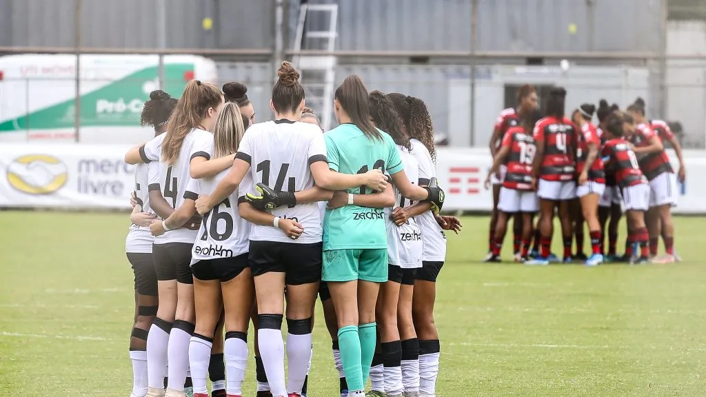 Jogo entre Botafogo e Flamengo na Copa Rio Feminina Sub-20