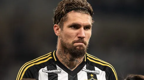 Lyanco em ação pelo Atlético-MG