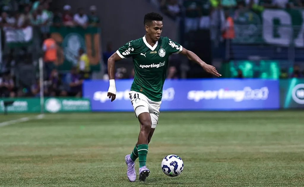 Estêvão jogador do Palmeiras – Foto: Fabio Giannelli/AGIF