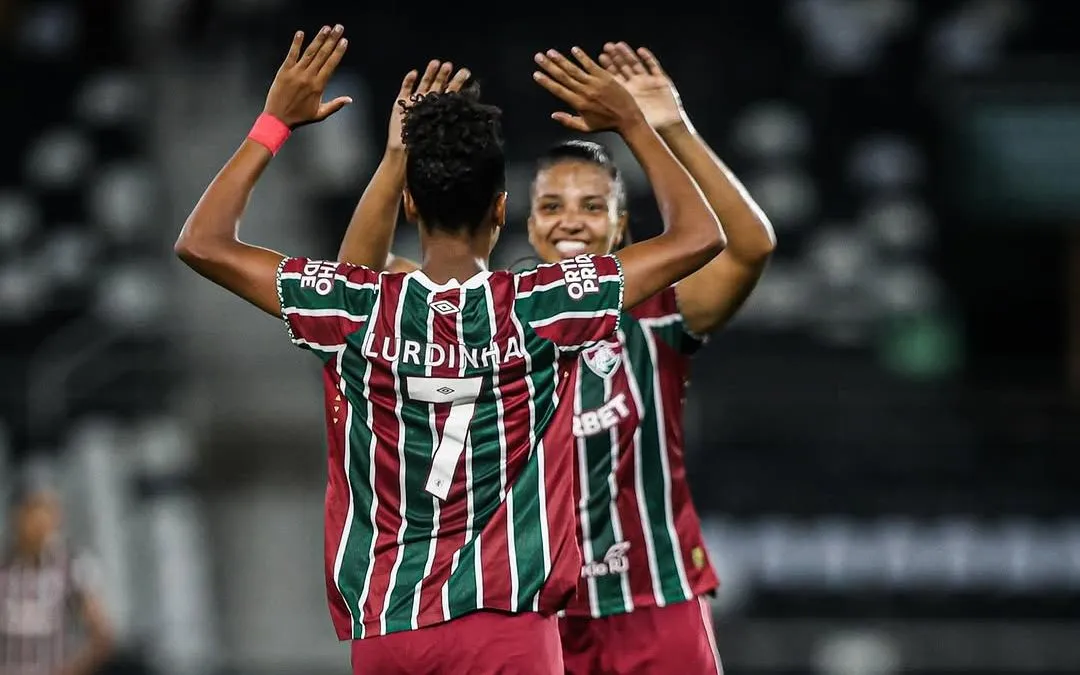 Lurdinha comemora gol com Isabela Melo companheira de equipe do Fluminense. Foto: Marina Garcia/FFC