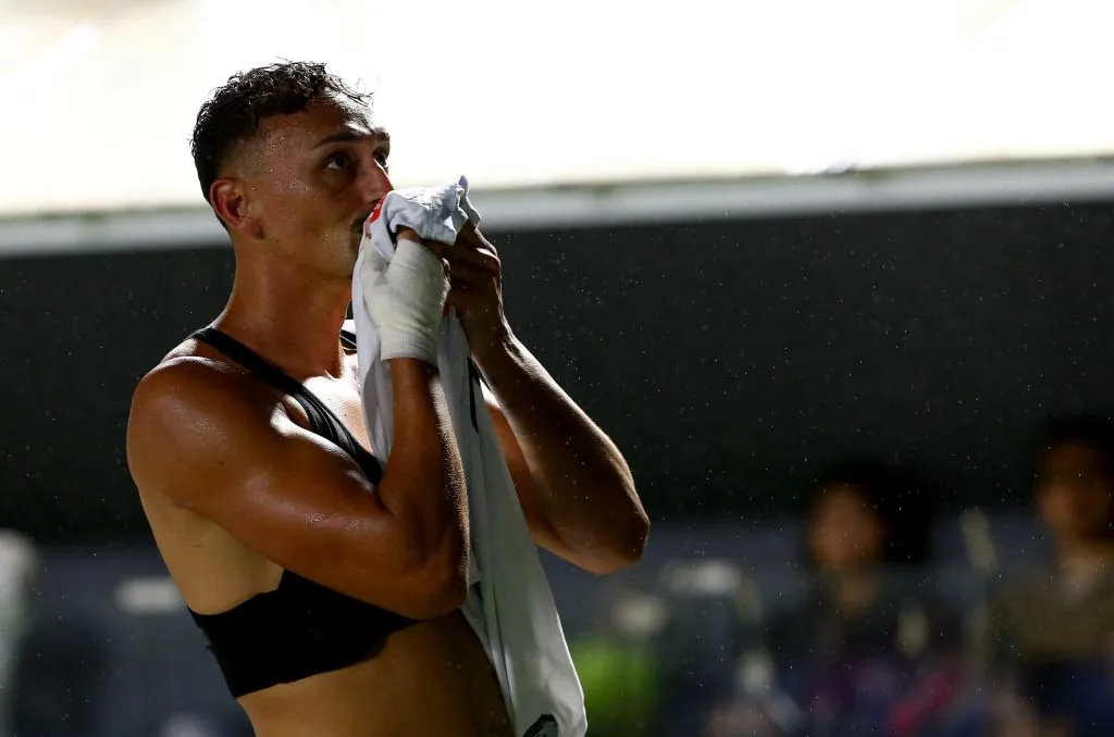 SP – SANTOS – 06/04/2025 – BRASILEIRO A 2025, SANTOS X BAHIA – Diego Pituca jogador do Santos  comemora seu gol durante partida contra o Bahia no estadio Vila Belmiro pelo campeonato Brasileiro A 2025. Foto: Mauricio De Souza/AGIF