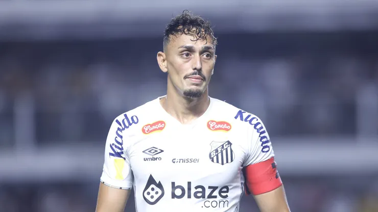Diego Pituca jogador do Santos durante partida contra o Mirassol no estadio Vila Belmiro pelo campeonato Paulista 2025. Foto: Reinaldo Campos/AGIF