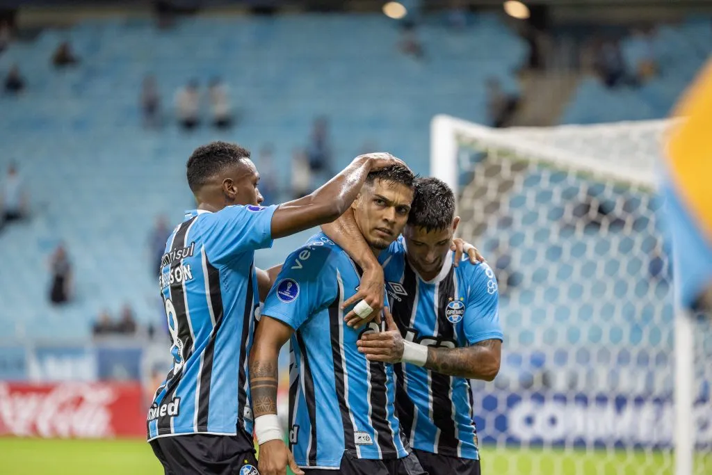 Jogadores do Imortal comemoram o gol. Foto: Liamara Polli/AGIF