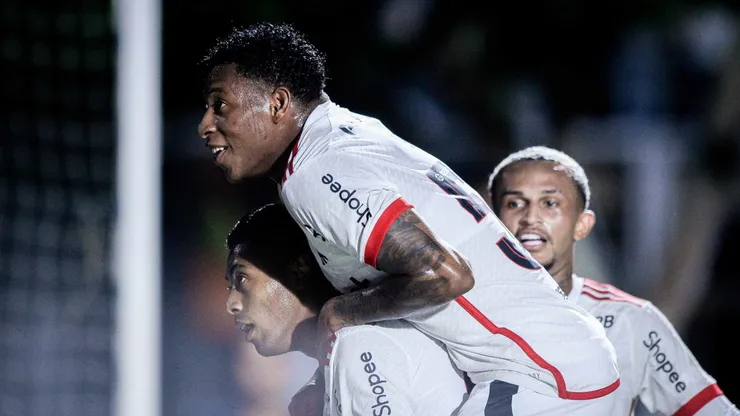 Bruno Henrique jogador do Flamengo comemora seu gol - Foto: Jhony Pinho/AGIF