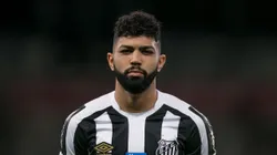 Atacante em partida pelo Peixe, em 2018